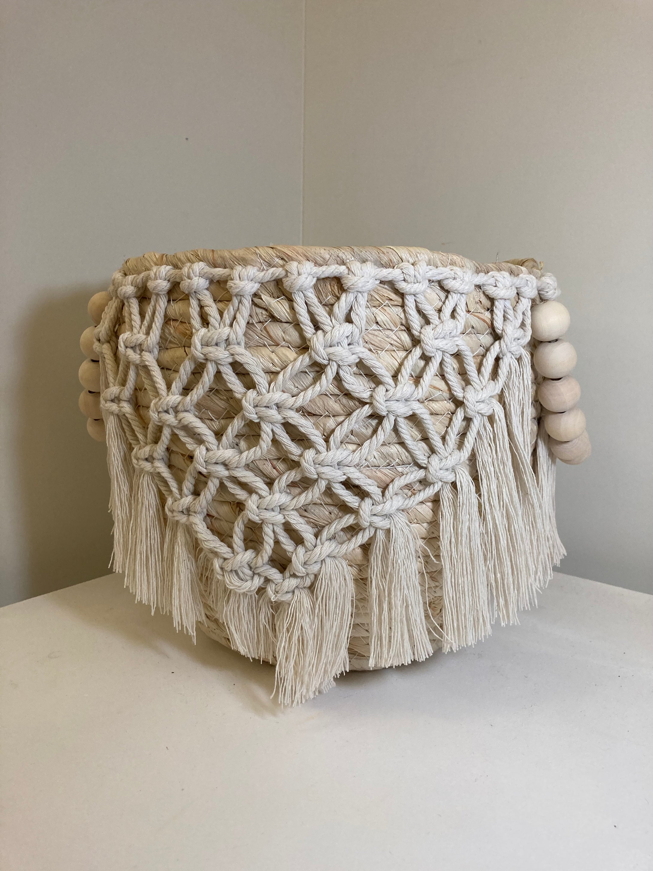 Amparo Castillo - White basket I